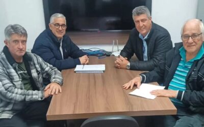 Torrinha: Prefeito e vice se reúnem com membros da Sabesp em Botucatu e cobram melhorias no fornecimento de água