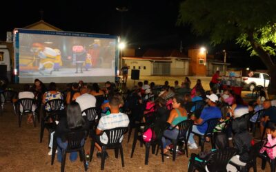 Santa Maria da Serra: Cinema gratuito lota praça e reforça importância de projetos culturais acessíveis